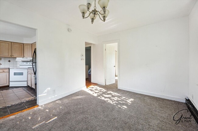 Photo - $1,200/month - 2 Bed 1 Bath in Roseville