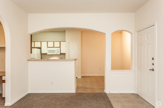 3HAB, 2BA - 1,196 ft² - Sala de estar, cocina y comedor - Town Square