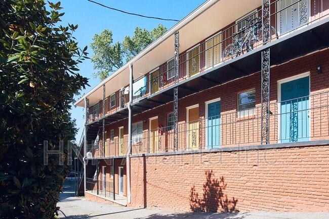 Building Photo - 1171 Woodland Ave NE Unit 4