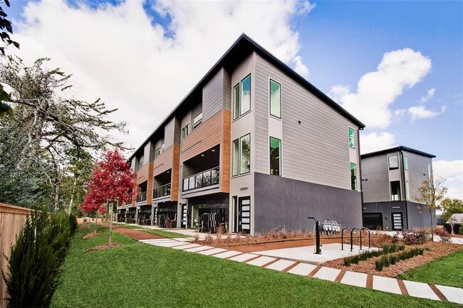 Building Photo - 212 NW 9th St