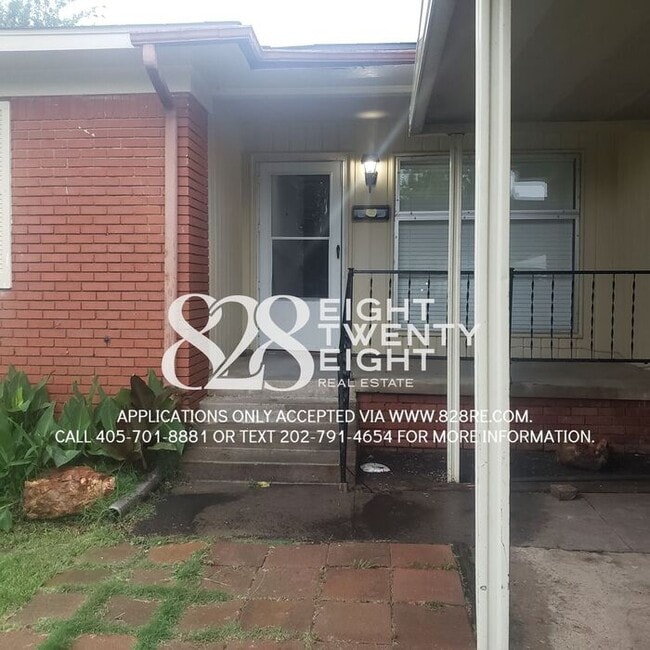 Photo - *AVAILABLE NOW!* 4 bed/1 Bath House with an Awesome Backyard!