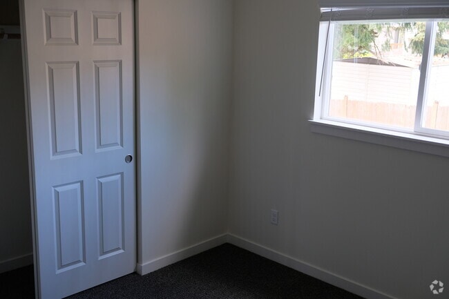 Building Photo - 6114 S 126th Pl Rental