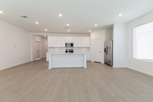 Photo - 2239 Mustang Ghost Trl