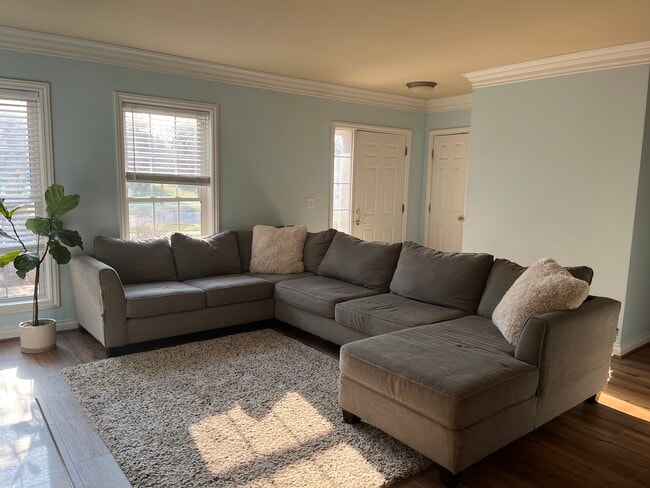 Photo - 5748 Hampshire Ln