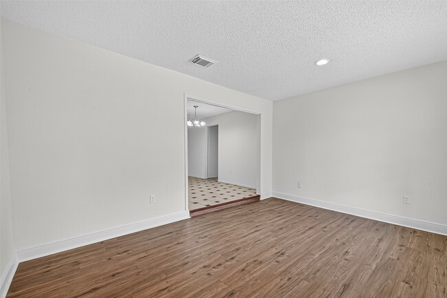 Photo - 2007 Whiteback Dr