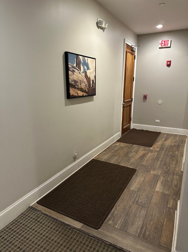 Building Photo - 2500 Green Bay Rd Unit 302