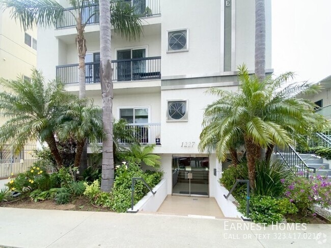Building Photo - 1227 Granville Ave Unit 104 Rental