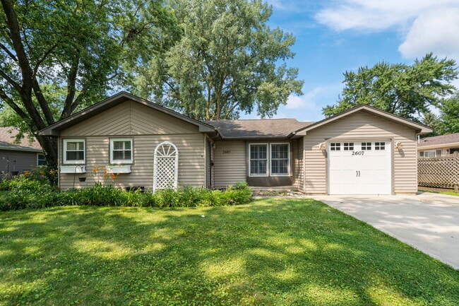 Photo - 2607 School Dr House