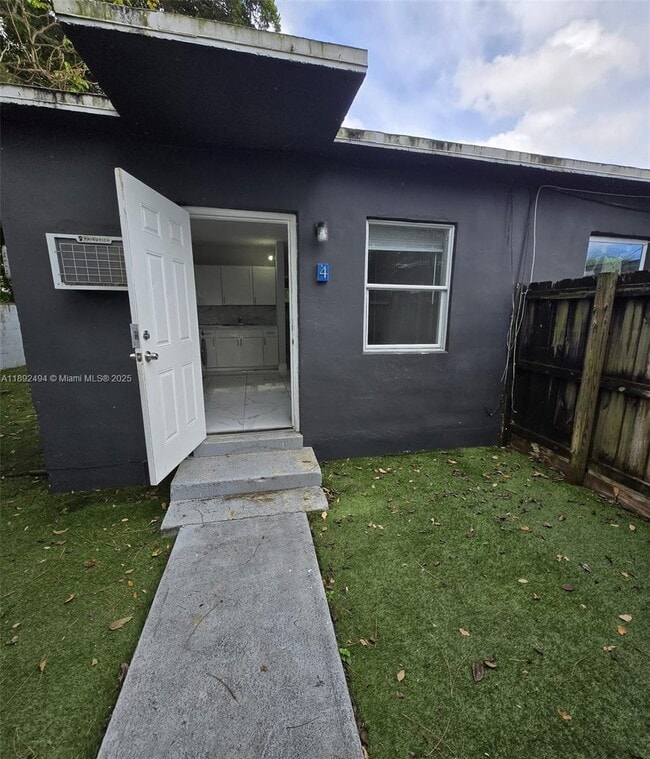 Building Photo - 426 NW 14th Ave Unit 1