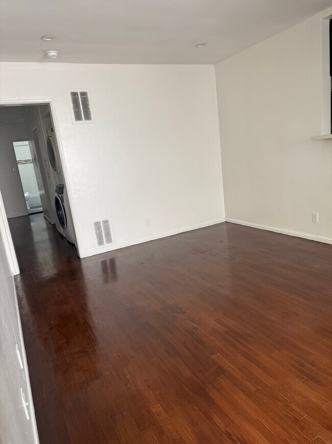 1231 N Formosa Ave Unidad 5