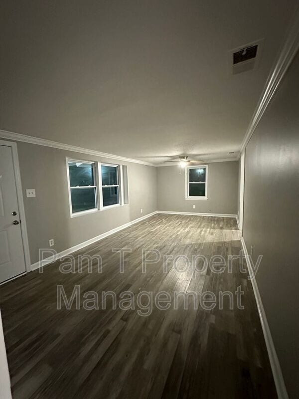 Photo - 1921 Cowan Ave