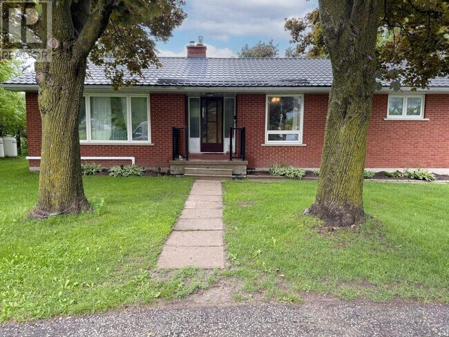 Photo - 1043 Penetanguishene Rd