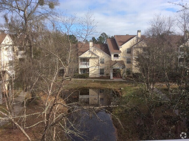 Building Photo - One Bedroom Condo in The Estates at Westbury