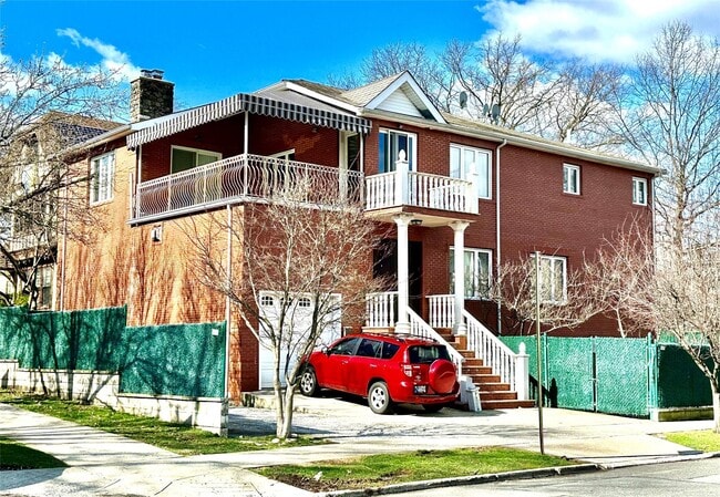 Building Photo - 77-16 Kew Forest Ln Rental