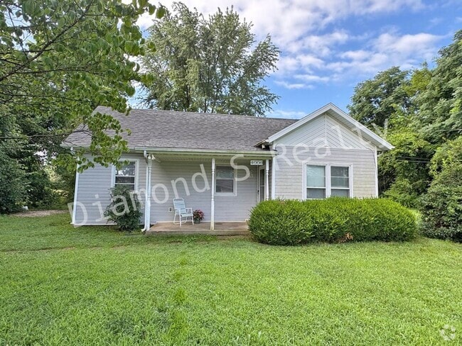 Building Photo - Cute 2 Bedroom Home with a Country Setting...
