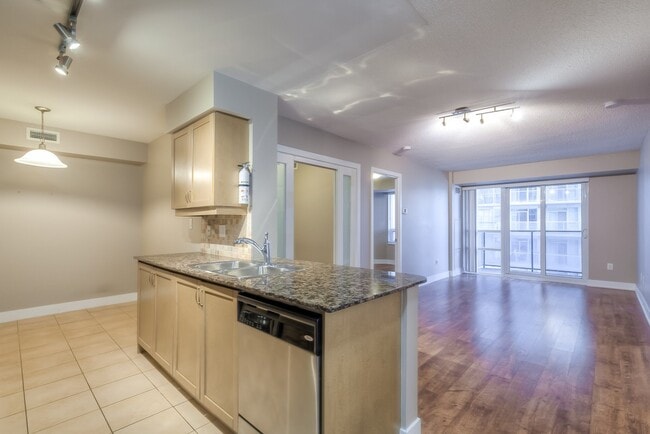 Building Photo - 20 Blue Jays Way Unit 1702