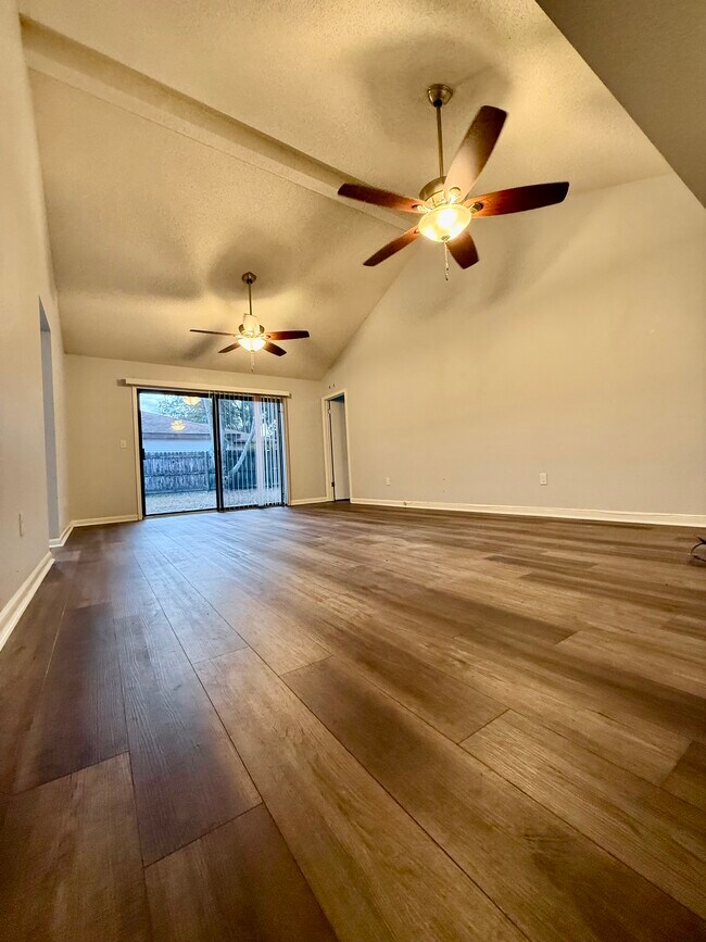 Photo - 2908 Alpine Pl