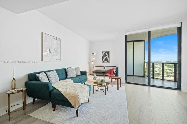 Building Photo - 121 NE 34th St Rental