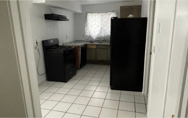 Photo - 581 Stratford Ct