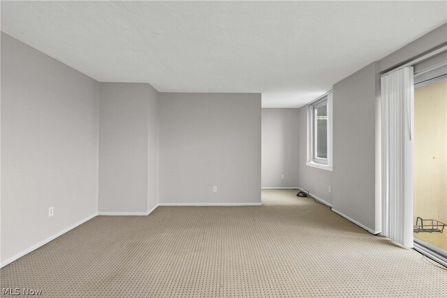 Photo - 12900 Lake Ave Unidad 201