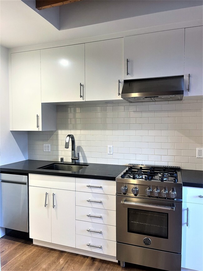 kitchen - 1168 Grant Ave Apartments Unit 1168