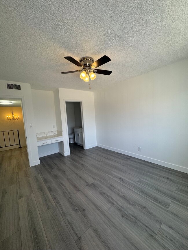 Photo - 1000 E Brett St Apartments Unit 01