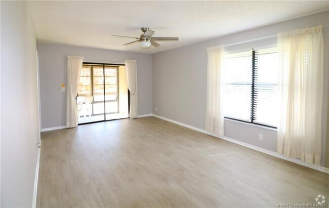 Building Photo - 301 SW South River Dr Unit 203 Rental