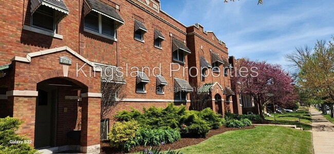 Photo - 3711 Bates St Unit 2e