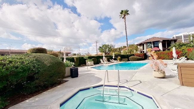 Building Photo - 555 N Tustin Ave Unit C