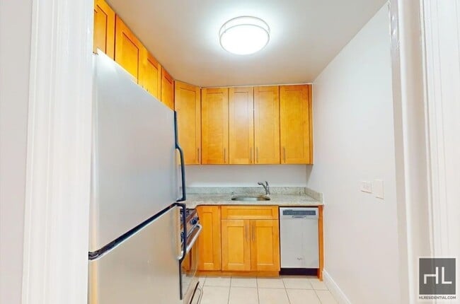 1 bedroom 1 bathroom with washer and dryer West 97th Street