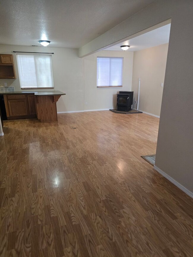 Photo - 3 bed 2 bath Home for Rent in Grants Pass