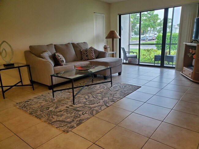 Living Room-porch - 3652 Alder Dr Unit B1