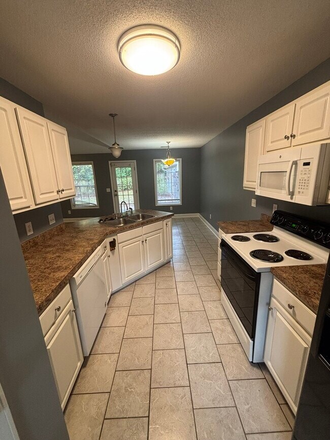 Photo - 864 Burnside Dr