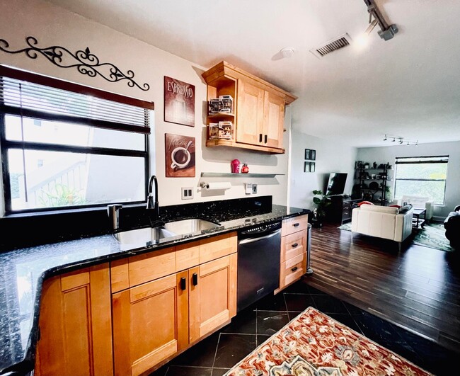 Building Photo - 4718 NW 22nd St Unit 4718 Rental