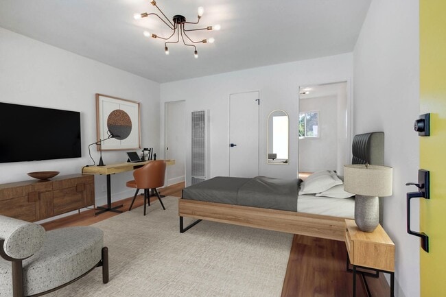 Newly renovated studio apartment with park... - Newly renovated studio apartment with park... Unit E