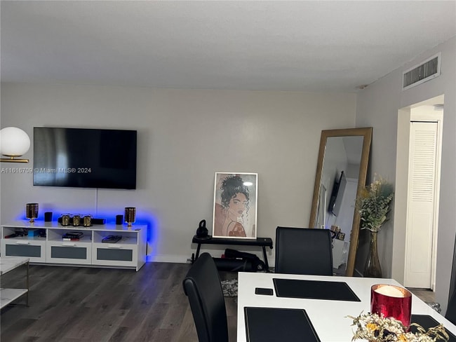 Photo - 1100 NE 1st Ct