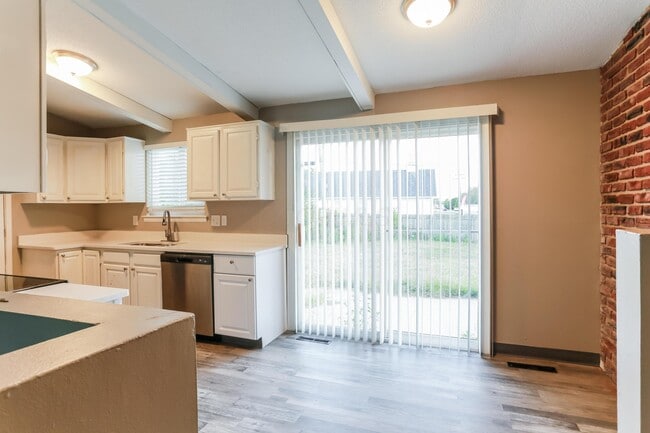 Photo - 4807 Warminster Dr