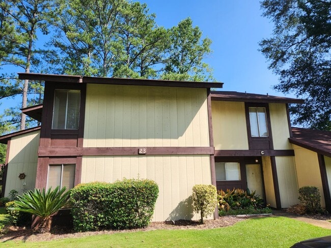 Building Photo - Indian Lake Town Homes #23B,  Northport 35473