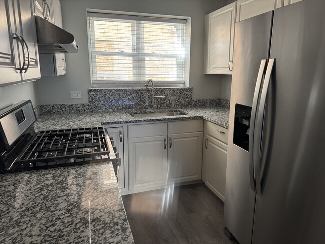 Photo - 6114 N Damen Ave