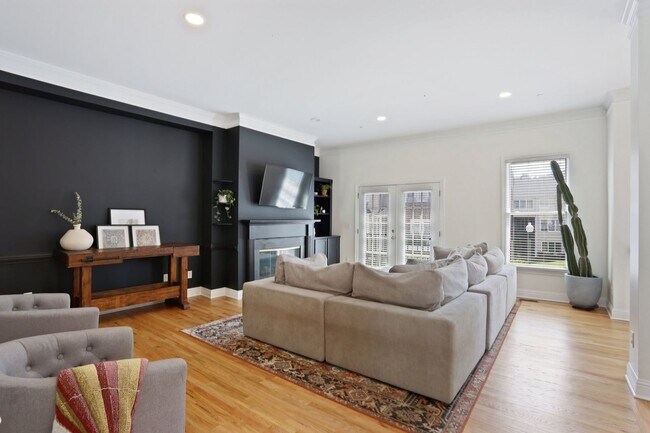 Photo - 308 Creekbank Way SE