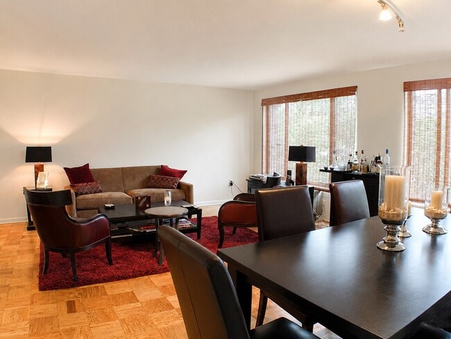 Photo - 2501 Calvert St NW Unit 403