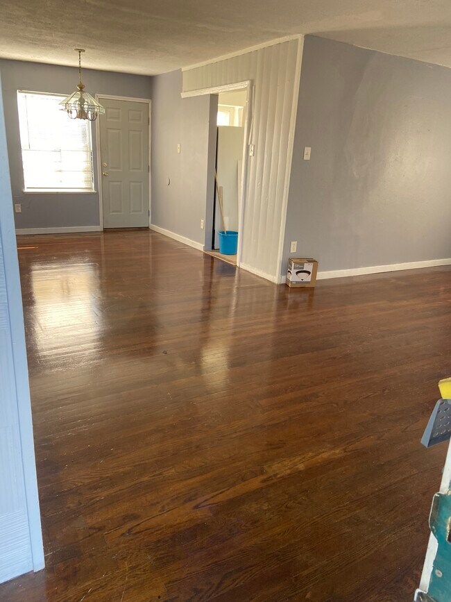 Photo - 5250 Kingsbury St