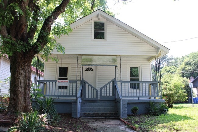 Building Photo - 413 Grace St S Rental