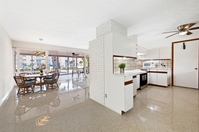 Photo - 1718 SE 14th St