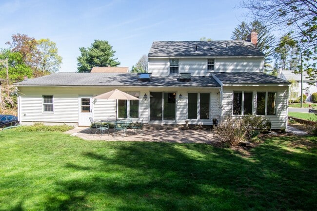 Photo - Beautiful 3 Bed, 2.5 Bath Single Family Colonial for Rent in Manchester!