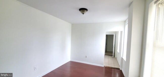 Photo - 611 W York St