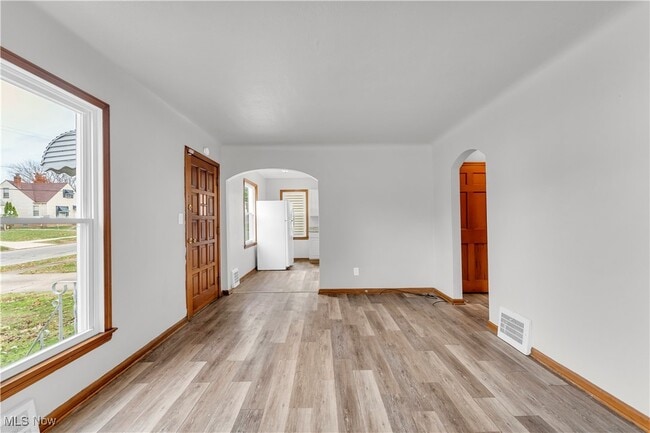 Photo - 17806 Waterbury Ave House