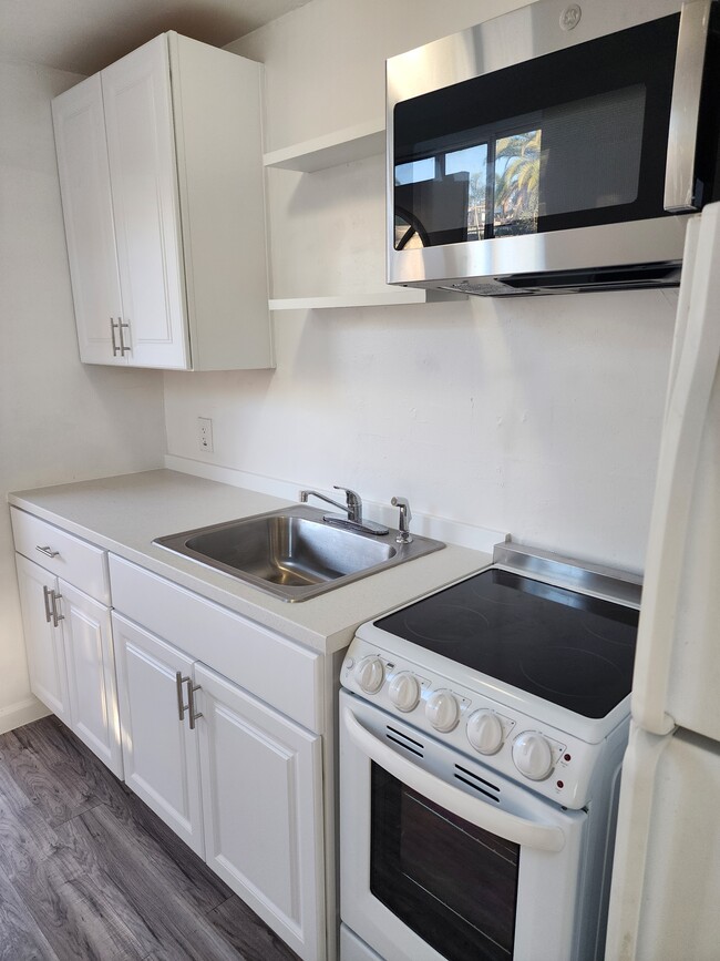 Photo - 6116 Brooklyn Ave