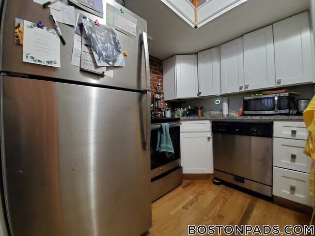 Photo - 168 Northampton St Unit 2