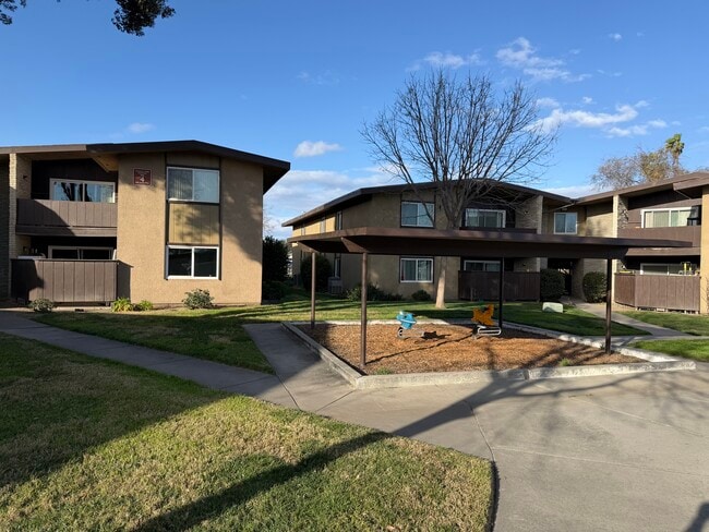 Photo - Country Club Apartments